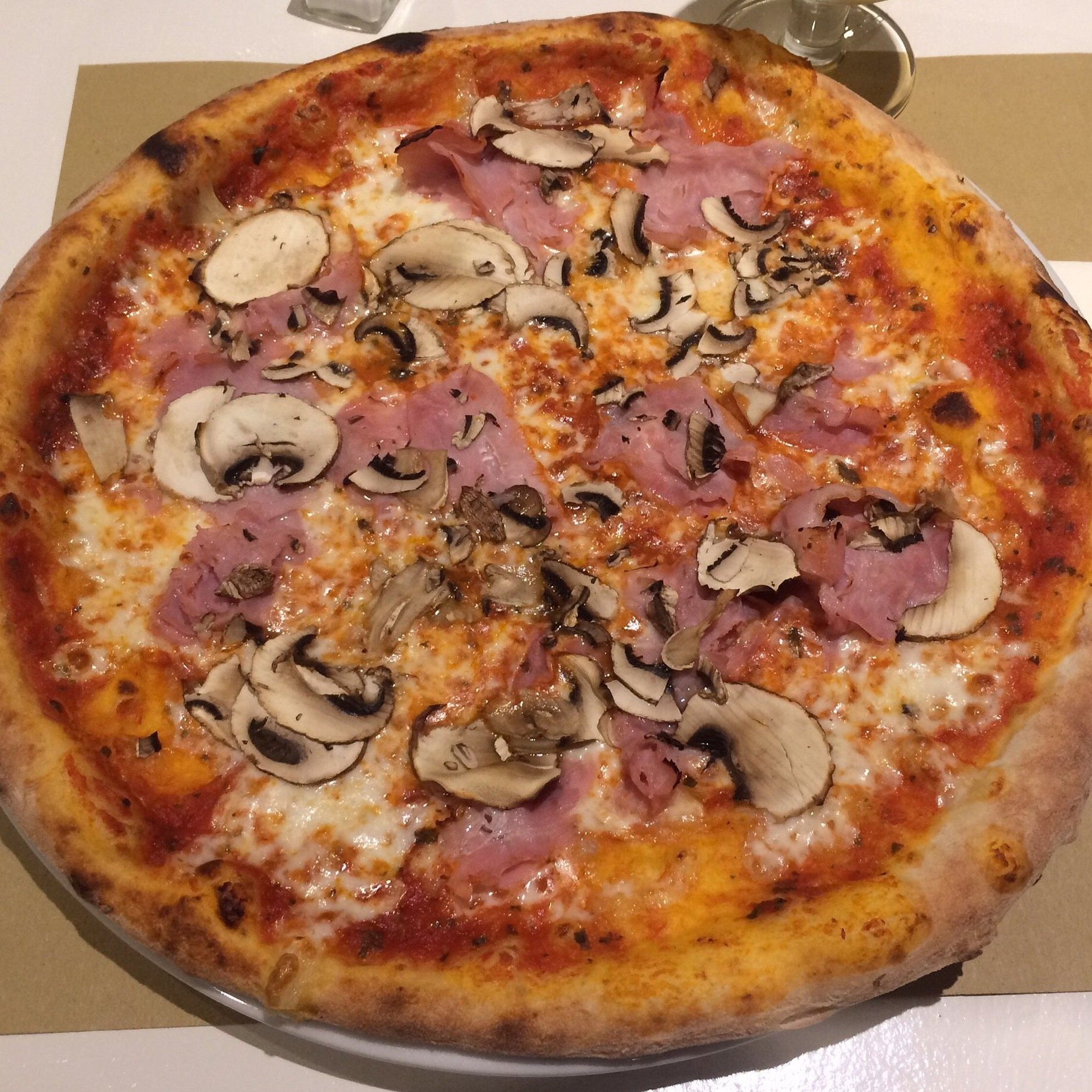 Pizza Regina jambon et champignons